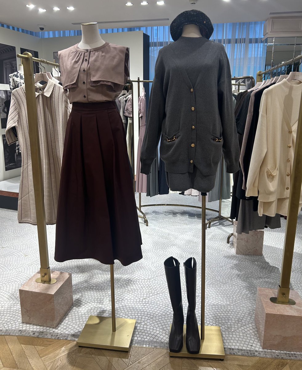 A_minyon's tweet photo. 帽子大好きだからオーダーしてきた🤎
タイミングよく売れちゃって
実物見れなくて残念

ニットワンピセット着てみたら
かわいすぎたけど
ルミネオープンに備えて我慢した💸

普段ミニスカート無理なんだけどこれは
綺麗に着れた🖤
まだ残ってたら買うかも...笑

#herlipto https://t.co/5kCJFB49Qg