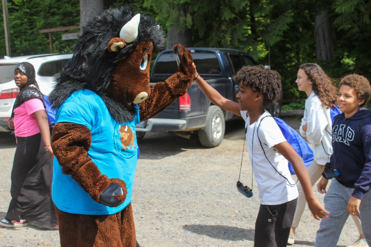 NatParkTrust's tweet photo. School is back! 📚

Looking for after-school activities that inspire? 🌟 #BuddyBison has you covered! From lesson plans to outdoor activities, our free resources connect kids with nature, history, and science, all while having fun. 🦬🍃

Start exploring ➡️ https://t.co/y0gRyjXejU https://t.co/XWp2jC9dl2