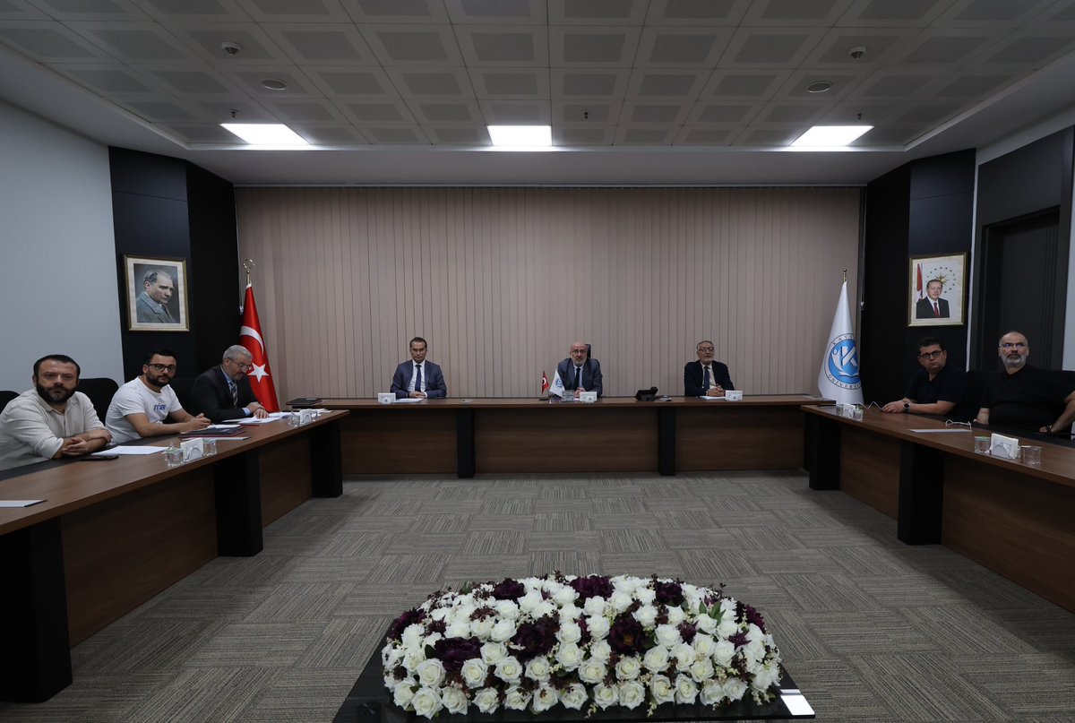 Üniversitemiz Senato ve Yönetim Kurulu Toplantılarını Gündem Maddelerini görüşerek ve karara bağlayarak gerçekleştirdik.

Senato Toplantısı öncesinde Bilgi İşlem Daire Başkanlığımızca yazılımı gerçekleştirilen Bilgi Yönetim Sistemimizle [BYS] ve işleyişi ile ilgili bir sunum