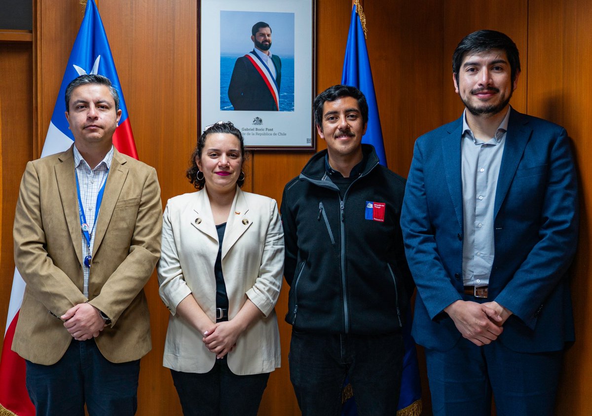 📍 Delegada Paulina Muñoz recibió el saludo protocolar del director nacional (s) de la <a href="/DirecDelTrabajo/">Dirección del Trabajo</a>, Sergio Santibáñez, junto al <a href="/MintrabLosLagos/">Mintrab Los Lagos</a> y director regional, abordando temáticas de interés para las y los trabajadores de la región.