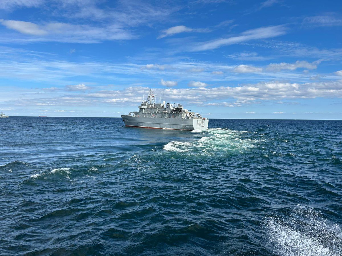 HMS Puncher tweet media