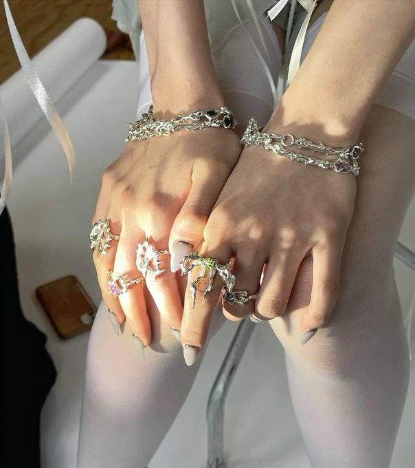 Watch bambi's leaked NSFW photo on TwXstars