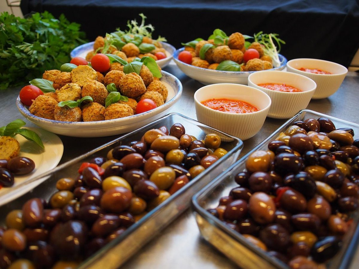 OhMyGoodGuide's tweet photo. Join our Malaga Wine and Tapas tour to discover everything about Spain Food and Wine culture. Taste Malaga’s famous sweet wines and vermouth! 
Book the tour here:👇 👇 
https://t.co/zn8h1wrgSG 
 #andalucia #spain #TravelInspiration #Wanderlust #SpainTravelGuide #Food #Spanishfood https://t.co/7xLogAu2Sf
