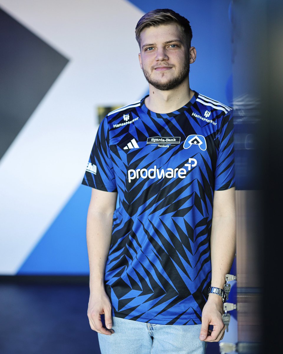 Funino bleibt! 💙🎮 Saison 7 bei uns für <a href="/Funino23/">Funino</a>. Sehr stark, dass du weiter dabei bist! ⚓️  Zur Meldung ➡️ hsv.link/VerlängerungSt… 🔷  #HSVeSports #eRothosen #nurderHSV