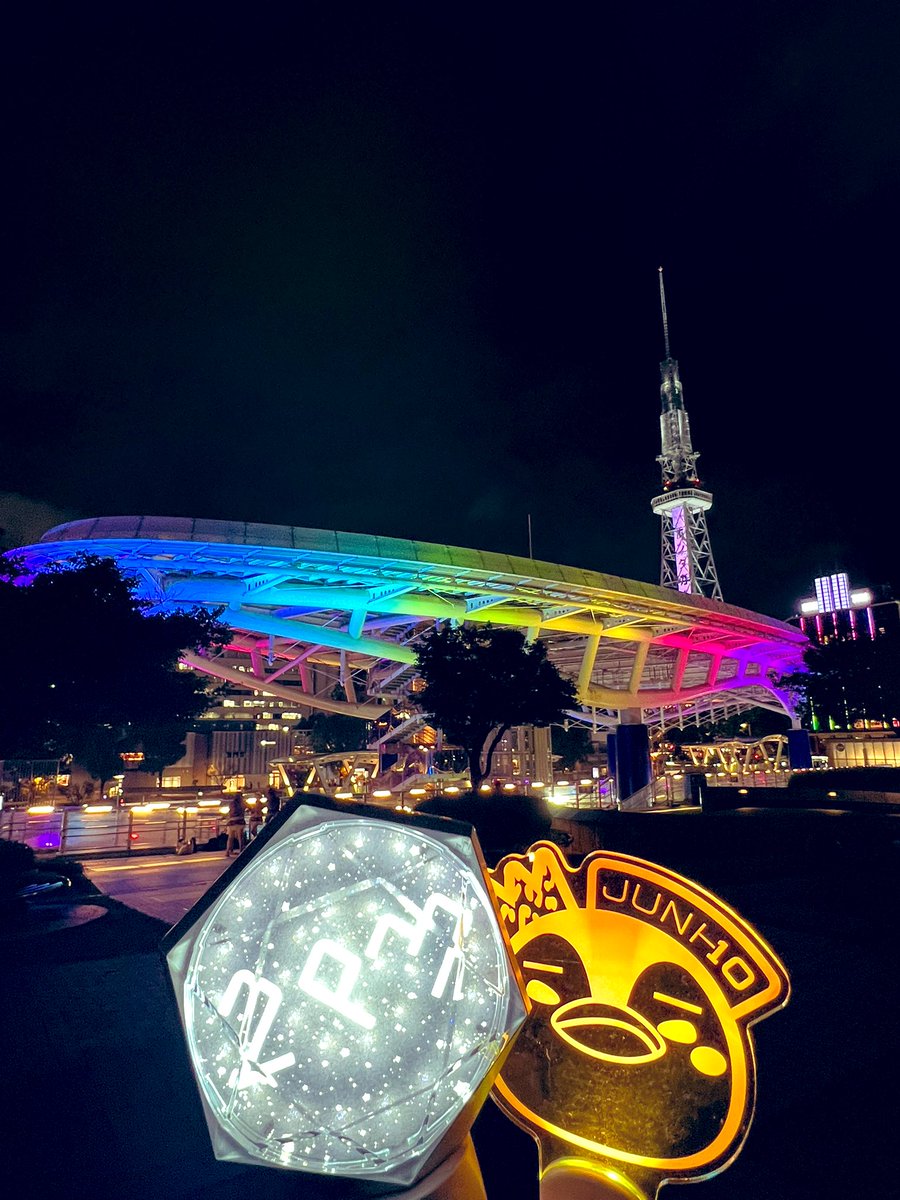HAPPY 2PM 17th ANNIVERSARY🎉
<a href="/mayu3JUNHO125/">Mayumi.H🕺💃🇰🇷🇯🇵 💛followleejunho💛</a> ちゃん　素敵な企画ありがとうございました🩷❤️💚💙💛💜
心配していた雨もほとんど降られずタイミング良く6色に煌めくライトアップを撮影できました✨
たくさんのハレスの皆さんとお祝いできて幸せな時間でした〜🫶🫶🫶