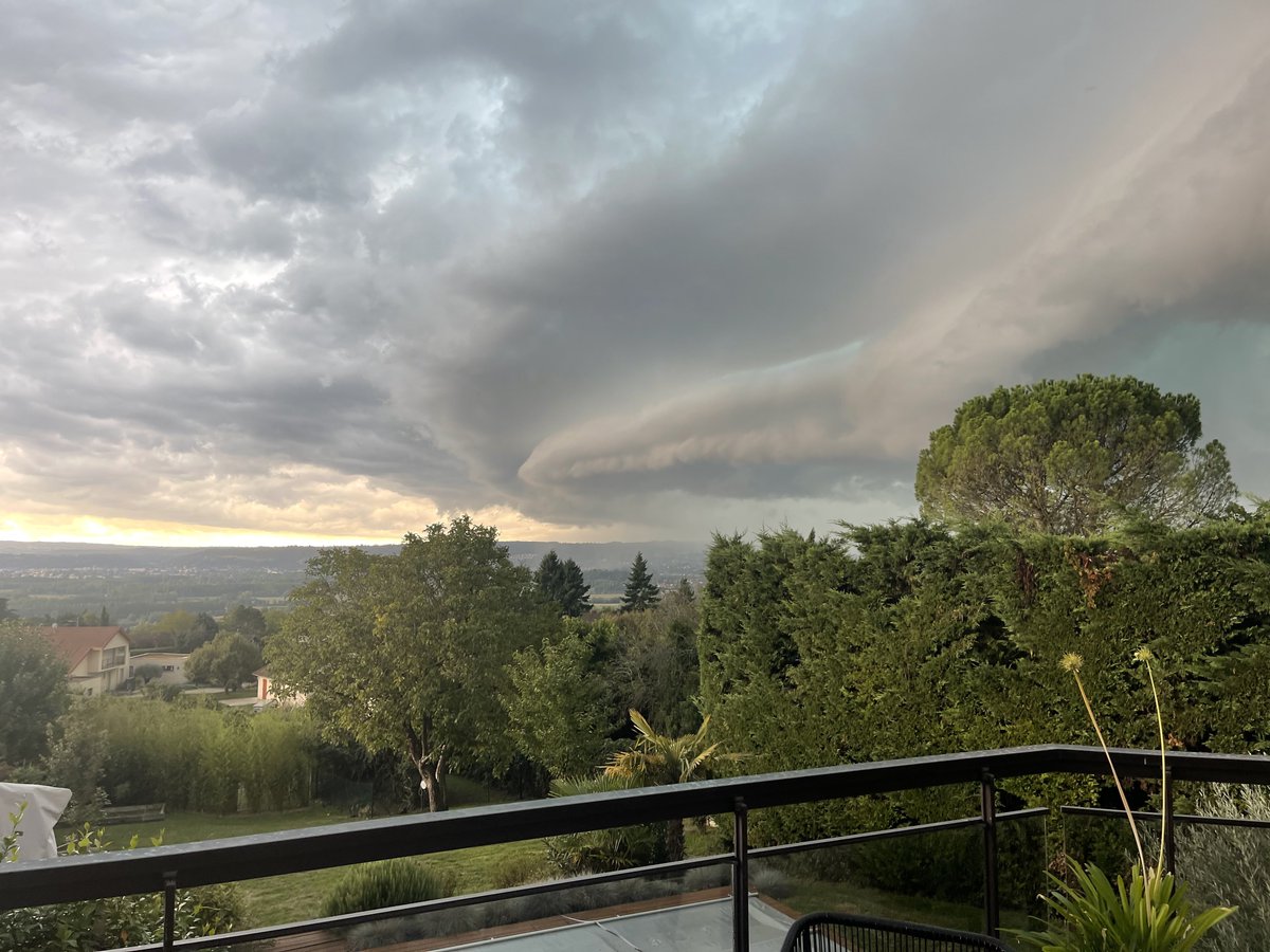 simonbeslin's tweet photo. @MeteoIsere Saint Marcel Bel Accueil en début d’après midi :) https://t.co/bVvZNYh6K2
