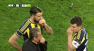 Oyuncu değişikliklerini bile Emre yapıyordu o sene bu adamın Asensio-Ederson idare edebileceğine inanıyorlar 😂😂😂😂