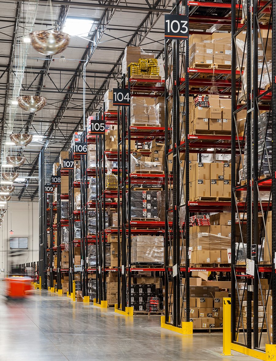 StructureToneSW's tweet image. From vision to reality: We partnered with @knfilters @CushWake & @PageThink to deliver a 525,000 SF DFW hub—complete with racking/logistics space, modern offices, and a massive manufacturing floor.
Learn more: stobuildinggroup.com/projects/kn-fi…
