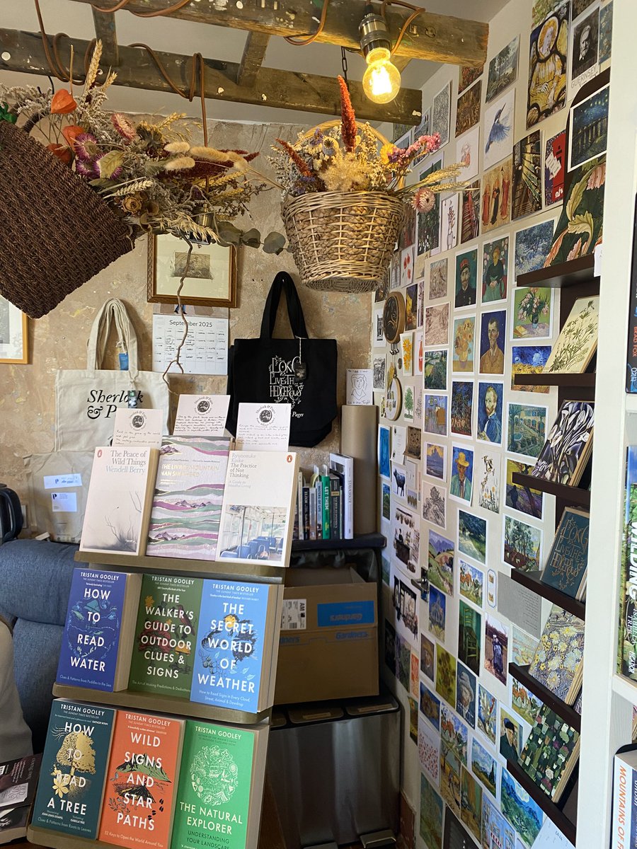LizzieMastersUK's tweet image. Today I’m in gorgeous Frome with @AnaBooks for the #BigDayOut visiting the equally gorgeous @Sherlock_Pages - thank you for having us!