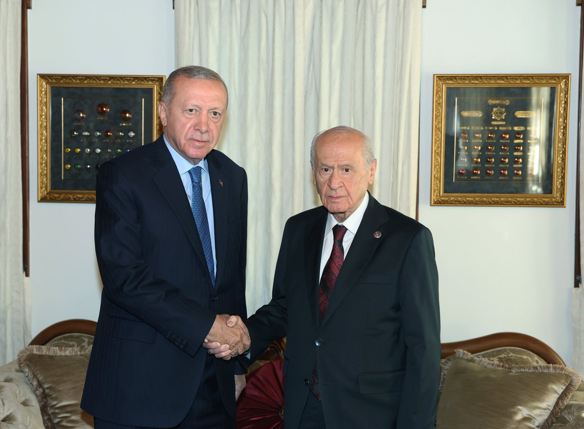 Cumhurbaşkanımız Sayın Recep Tayyip ERDOĞAN, Liderimiz Sayın Devlet BAHÇELİ’yi konutunda ziyaret etti.