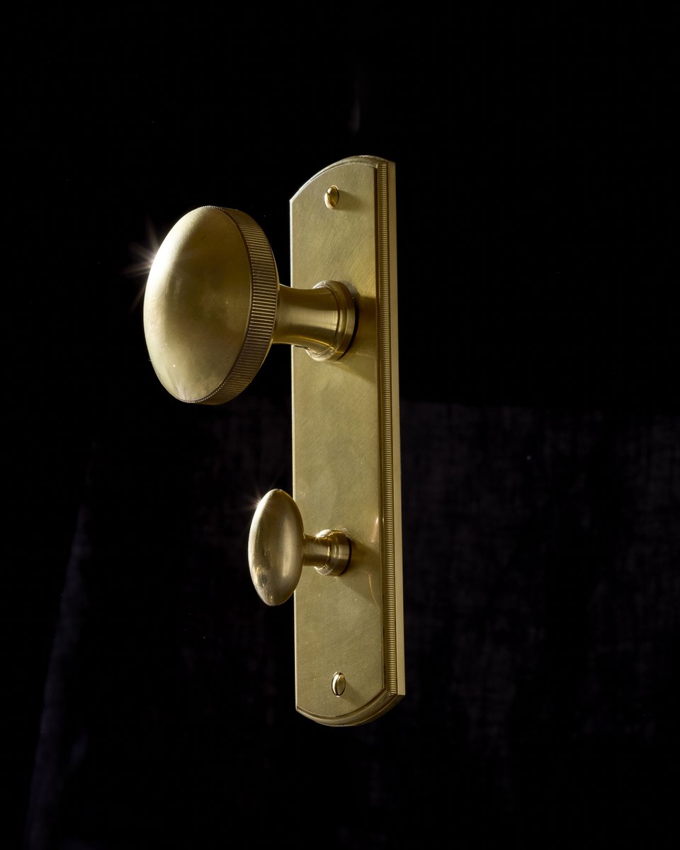 WaterStBrass's tweet image. Frozen in time, yet forever in style.

Photo credit: Addie Juell Photography

Stone and Tile credit: GENROSE Stone and Tile

#LuxuryHardware #DesignLayers #InteriorDesign