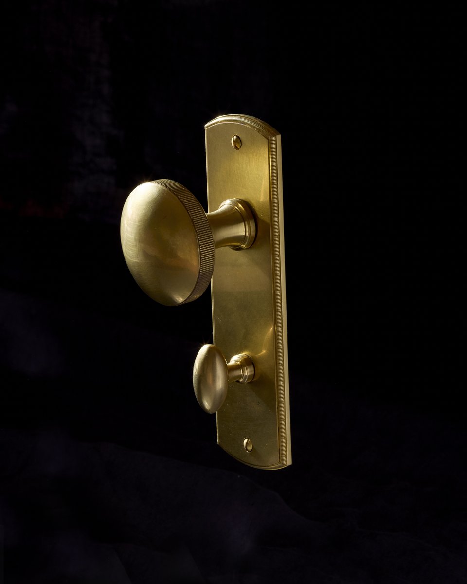 WaterStBrass's tweet image. Frozen in time, yet forever in style.

Photo credit: Addie Juell Photography

Stone and Tile credit: GENROSE Stone and Tile

#LuxuryHardware #DesignLayers #InteriorDesign