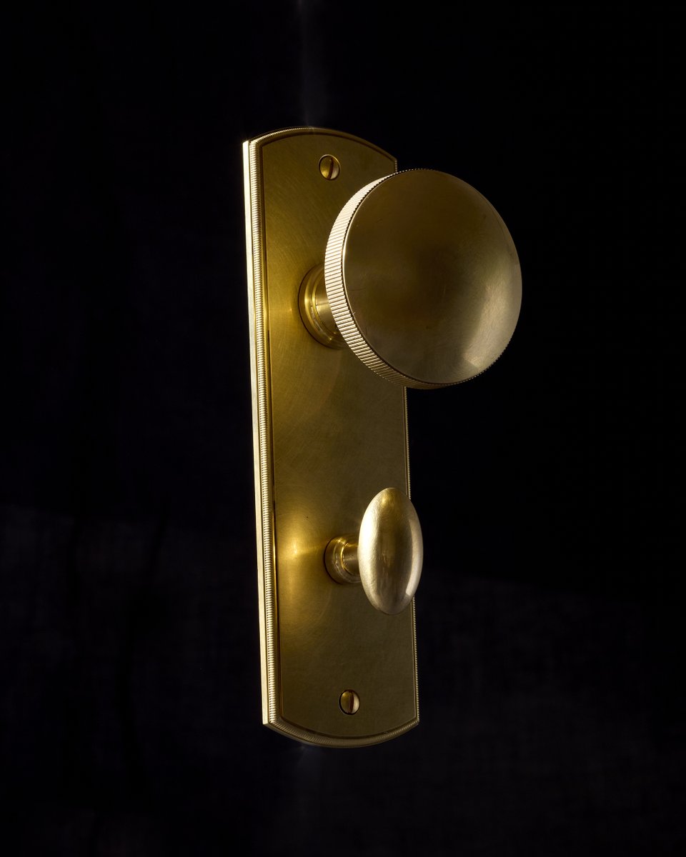 WaterStBrass's tweet image. Frozen in time, yet forever in style.

Photo credit: Addie Juell Photography

Stone and Tile credit: GENROSE Stone and Tile

#LuxuryHardware #DesignLayers #InteriorDesign