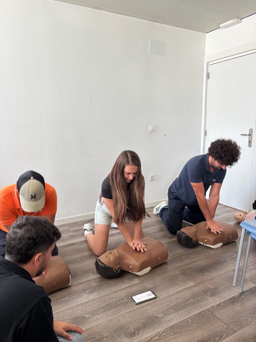Hemos recibido una formación práctica de CARDIO-INS (Instituto Mediterráneo de Cardio protección) sobre el uso del desfibrilador y actuación ante Paradas cardiorrespiratorias. ¡Gracias por compartir conocimientos que salvan vidas!