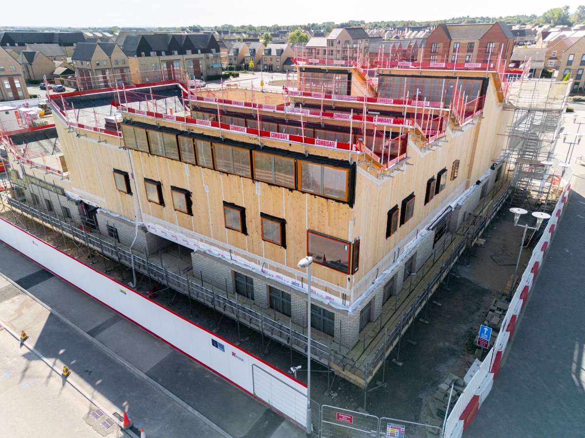 🏗️ A topping out ceremony took place to celebrate the final structural piece of Northstowe’s Unity Centre being placed. The project is on track to be completed early 2026.
The state-of-the-art facility will include a large multi-purpose main hall, a welcoming foyer which could