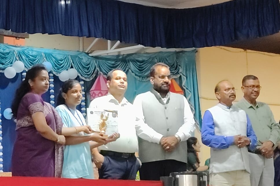 BLKUMAW44220099's tweet photo. NVS Region shines at NATIONAL LEVEL OF @NVS_HQ #RBVP 2025-26 @ PM SHRI JNV Raipur! 
1.First-Prajapati Saransh – Waste Mgmt
2.Fenil Patel – Resource Mgmt
3. Harshal Sonone – Food, Health &amp; Hygiene
4.Yugdha Bandekar – Natural Farming
Chief Guest Dr. Gaurav K. Singh inspired all! https://t.co/XYZn3hAo1r