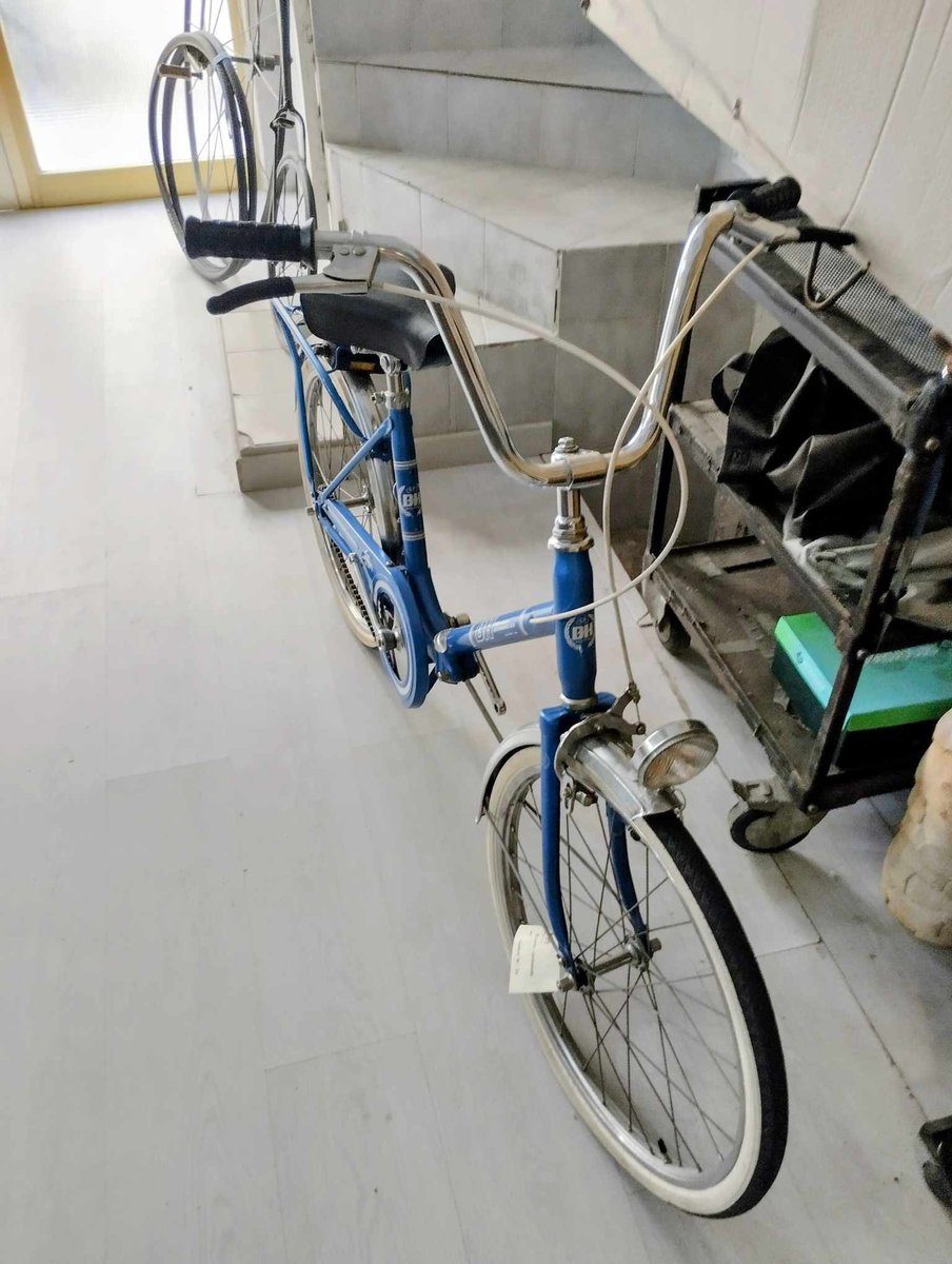 Ha aparecido esta BH plegable sin estrenar, ha estado más de 50 años en su caja original.