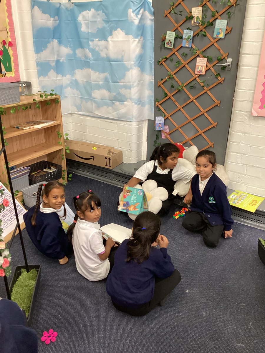 MrsPPatel_AMPA's tweet image. What a week! 💫
We&apos;ve had an amazing first week in Year 1—full of smiles, stories, and so much learning already.
Excited for everything ahead! 🍎📚
#FirstWeekDone #YearOne #TeacherLife #Grateful @AbbeyMead_TMET