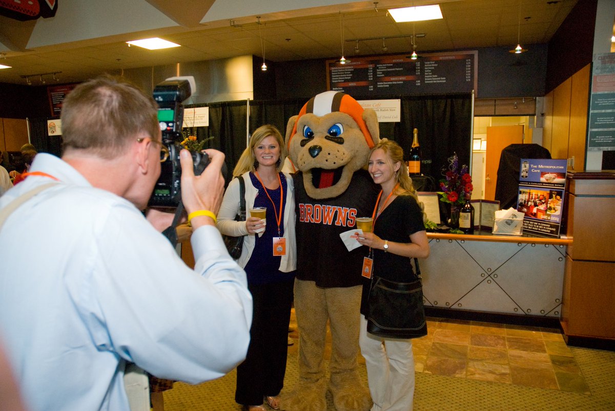 Greater Cleveland Food Bank (@clefoodbank) on Twitter photo It's #ThrowbackThursday! The Greater Cleveland Food Bank has been partnering with the <a href="/ClevelandBrowns/">Cleveland Browns</a> to throw #TasteoftheBrowns for almost three decades, a foodie party that gives back to the community with every ticket sold.
Tickets: buff.ly/6Ym9OFQ It's #ThrowbackThursday! The Greater Cleveland Food Bank has been partnering with the <a href="/ClevelandBrowns/">Cleveland Browns</a> to throw #TasteoftheBrowns for almost three decades, a foodie party that gives back to the community with every ticket sold.
Tickets: buff.ly/6Ym9OFQ