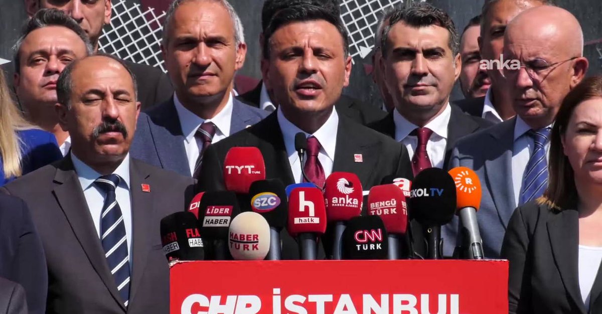 CHP'li il başkanları İstanbul'da: Özgür Çelik'ten 'görevimizin başındayız' mesajı
cumhuriyet.com.tr/turkiye/son-da…