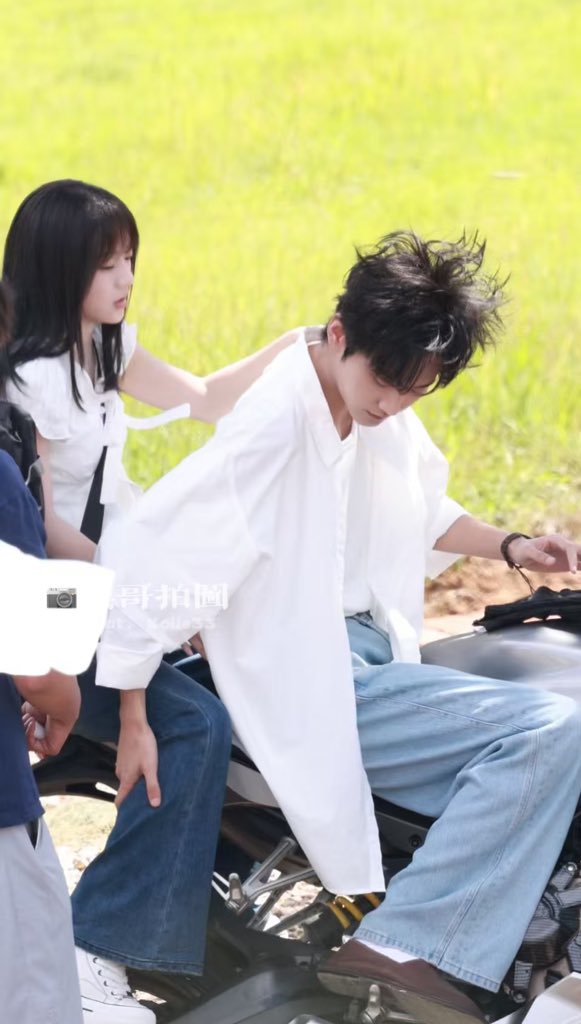 : น่ารักมากอ่า 😭🫵🏻💖 เขินความพิเคอจับขาน้องเปา 🫠⭐️

#ZhouKeyu , #BaoShangEn
#NeverEndingSummer , #炽夏