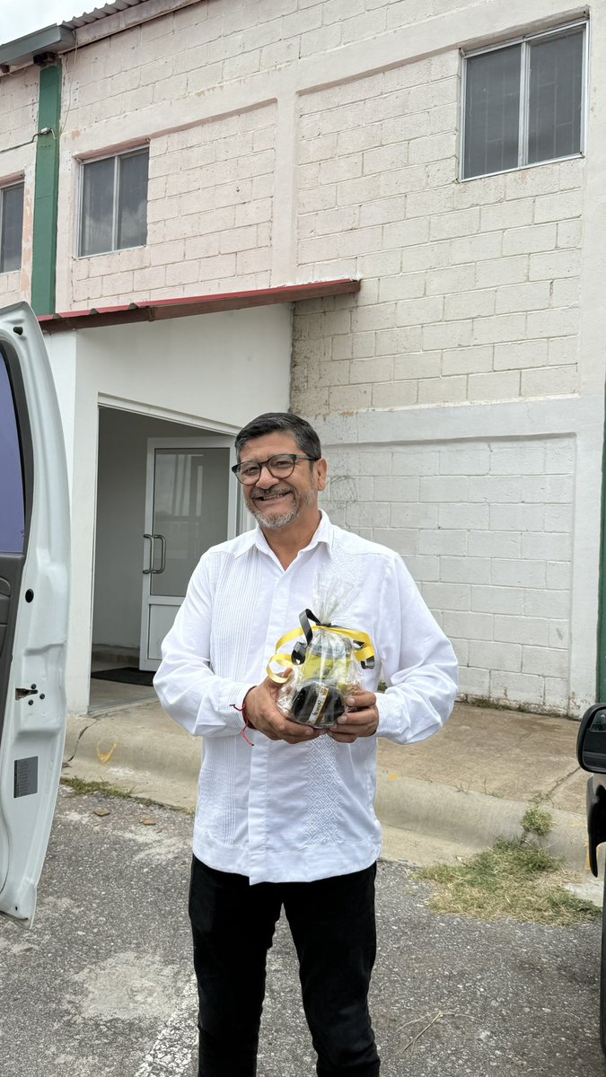 CBTa90's tweet photo. Visita del Dr. Mario Hernández al CBTa 90; titular de la @DGETAyCMOFICIAL https://t.co/0T3Tv4YUMB