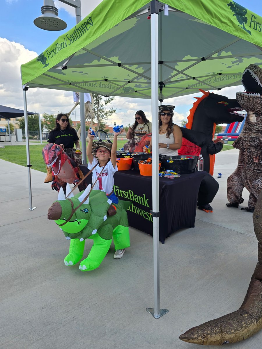 👻🎃 The Spooktacular event at Hodgetown was a blast last Saturday!

Our team enjoyed passing out treats, making memories, and joining in on all the spooky fun with the community. 🍬

Faith. Family. Bank. 💚
#MemberFDIC
