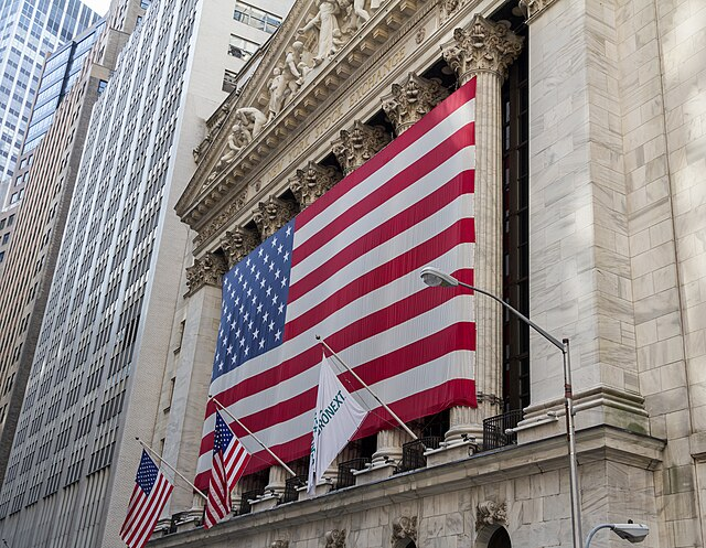 Gccooke's tweet photo. JPMorgan just betrayed every bank on Wall Street.

Their CEO spent years telling everyone Bitcoin was a fraud.

Now he's letting you buy it with credit card points.

Here's the $2T opportunity they saw coming: https://t.co/Gwab63byHu