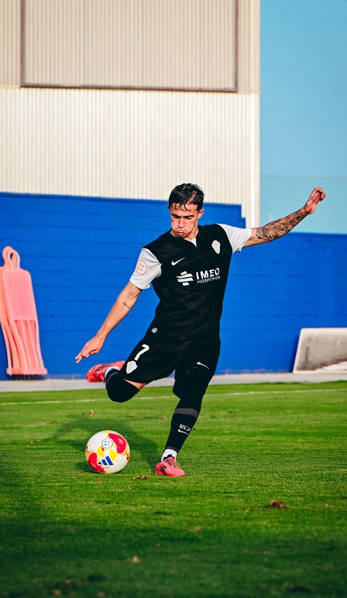 Varios futbolistas del Elche Ilicitano serán parte del encuentro amistoso entre el #ElcheCF y el Real Murcia.

El máximo goleador de la pretemporada del filial con 3 tantos, Carlos Martín, será uno de ellos.