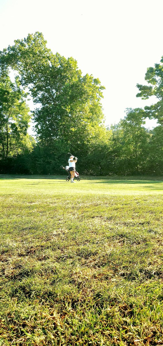 LCHS_GGolf's tweet photo. Although they fell short of their title goal, the ladies produced some of the best shots of the day. 3rd place overall honors were achieved by Maya Branson. https://t.co/DlC1paTUeI