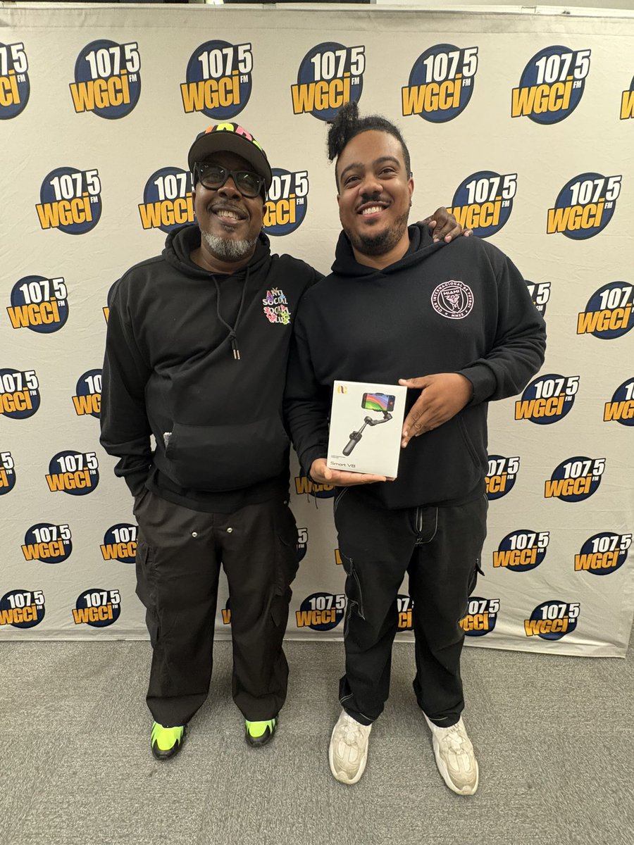 ilmediaschool's tweet photo. ποΈπ¨ Our media kick off challenge was a fun time! Congrats to our winner from the Chicago Campus! Reel from the Chicago Campus event debuts tomorrow! Thank you @wgci and @leonrogers for coming to our campus!
#radio #tv #mediamaker https://t.co/P5WMx3Azzh