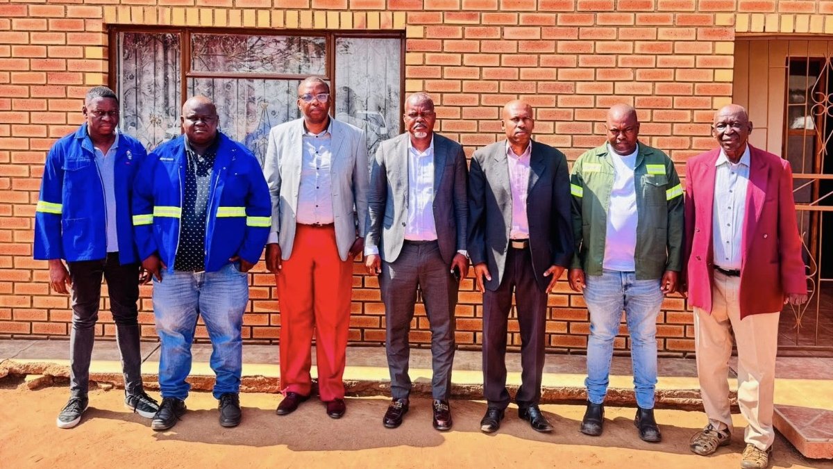 CapricornFMNews's tweet image. The Mayor of #Lephalale Local Municipality, Aaron Mokgehle says six low-level bridges in the Shongoane area will help improve mobility and access for residents, particularly during the rainy season.

The mayor was speaking today after introducing a contractor for construction of