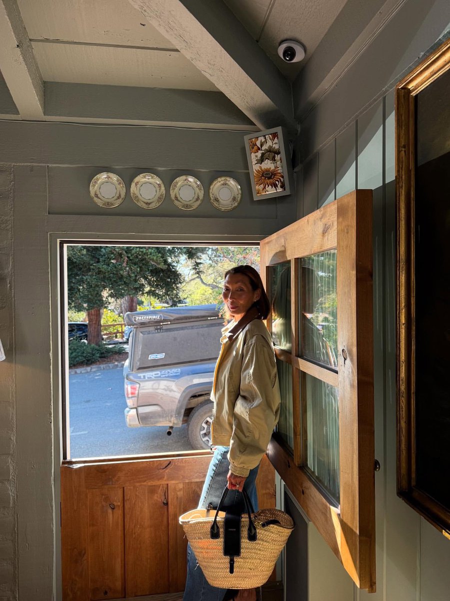 Ara Thomas tweet media