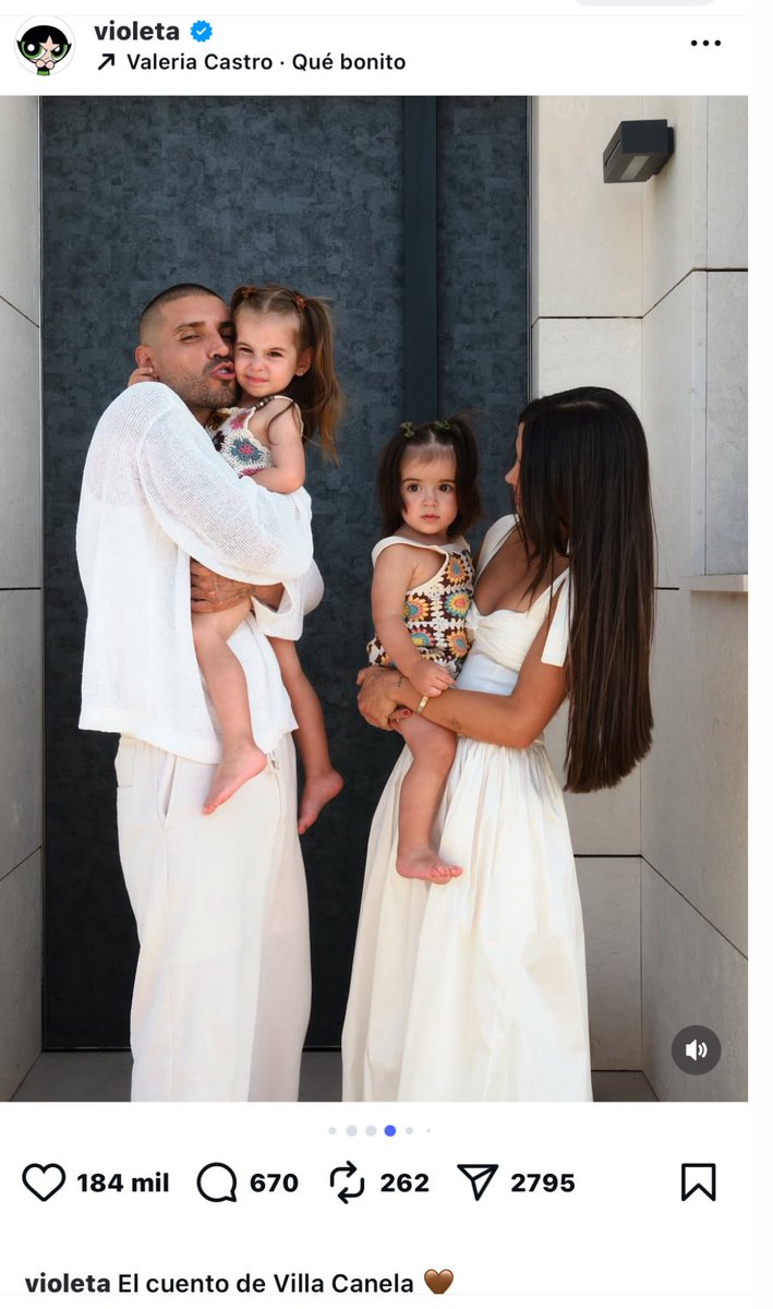 Violeta Mangriñán pixelando la cara de sus hijas después de 3 años mostrándolas en redes es como ponerle candado a la puerta cuando la casa ya está vacía 🫣🫣

Y encima subiendo fotos sin pixelar hace literalmente 2 días 😭😭