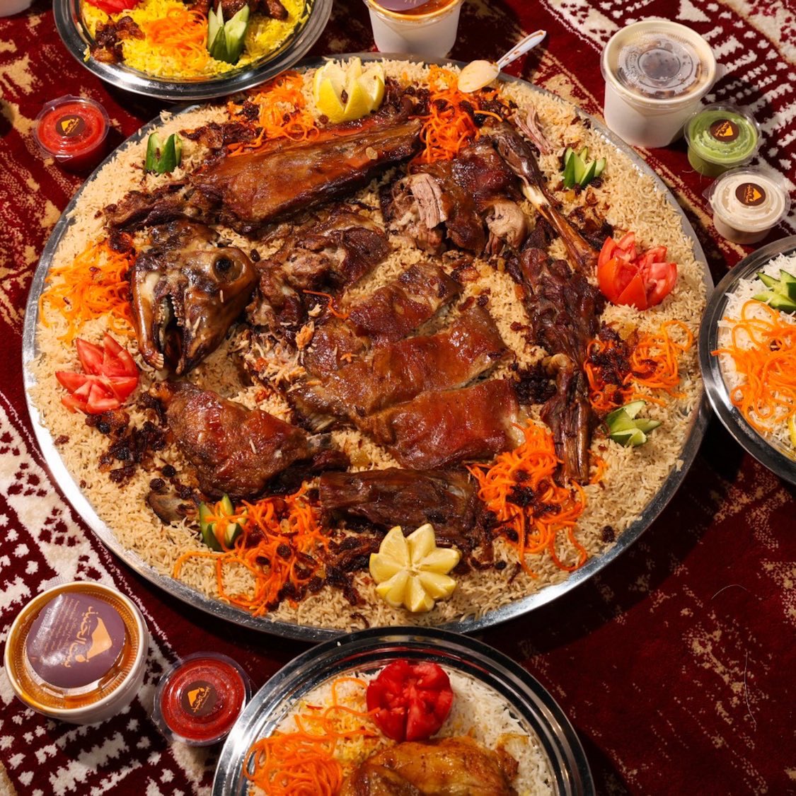 حنيذ من مطاعم ومطابخ بيت الحنيذ 
ما يختلف علي اثنين ✌🏻

لاتفوت الطعم اللذيذ 😋👌🏻