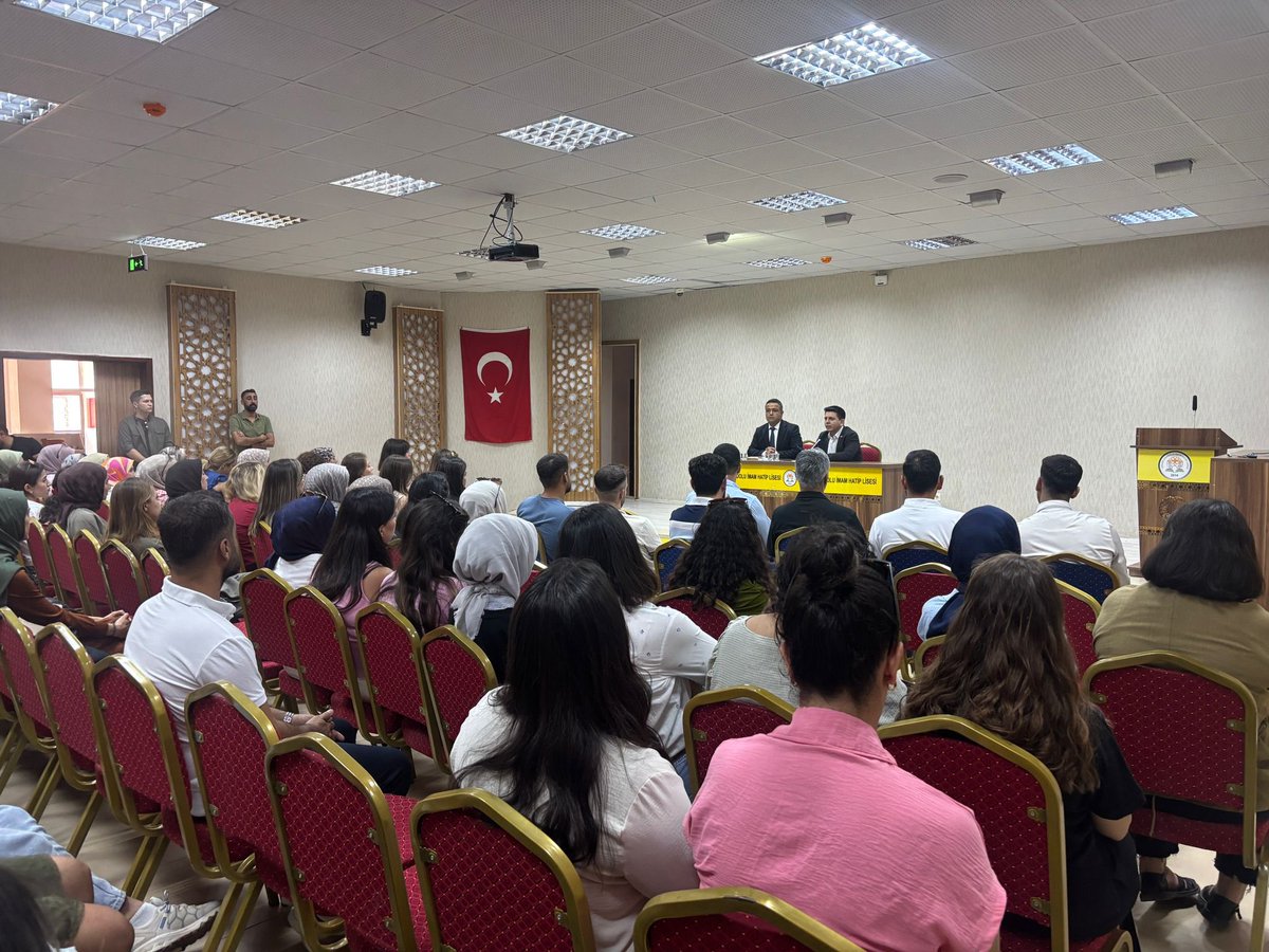 İlçe Milli Eğitim Müdürlüğümüz bünyesindeki Sınıf Öğretmenlerimizle bir araya gelerek, 2025-2026 eğitim öğretim dönemi öncesi toplantımızı gerçekleştirdik.

<a href="/aaaltintass/">Ahmet Ali Altıntaş</a>