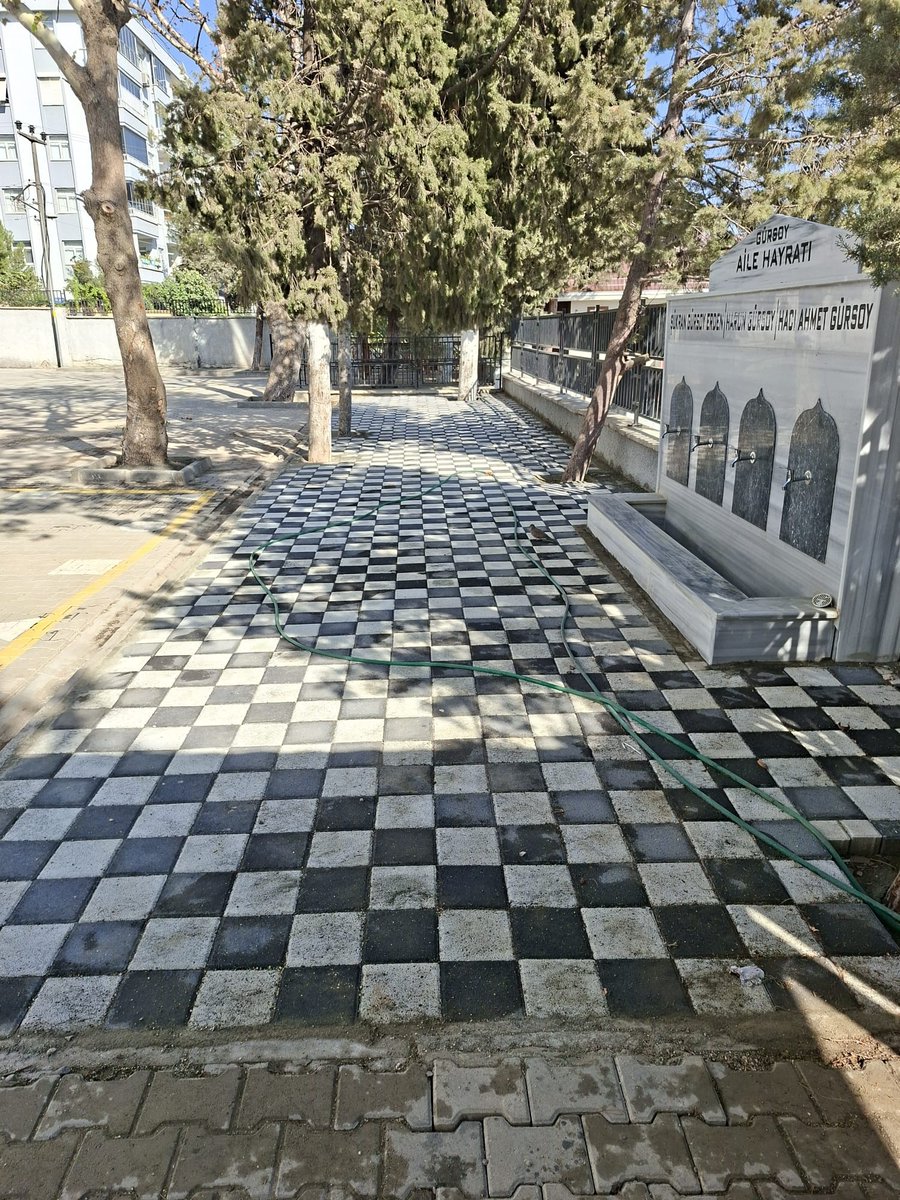 Kahramanmaraş Denetimli Serbestlik Müdürlüğü tarafından oluşturulan kamu hizmeti çalışma ekiplerince okullardan gelen talepler doğrultusunda Mimar Sinan İlkokulu'nun temizlik, boya, parke taşı döşeme gibi bakım işlemleri yapıldı.