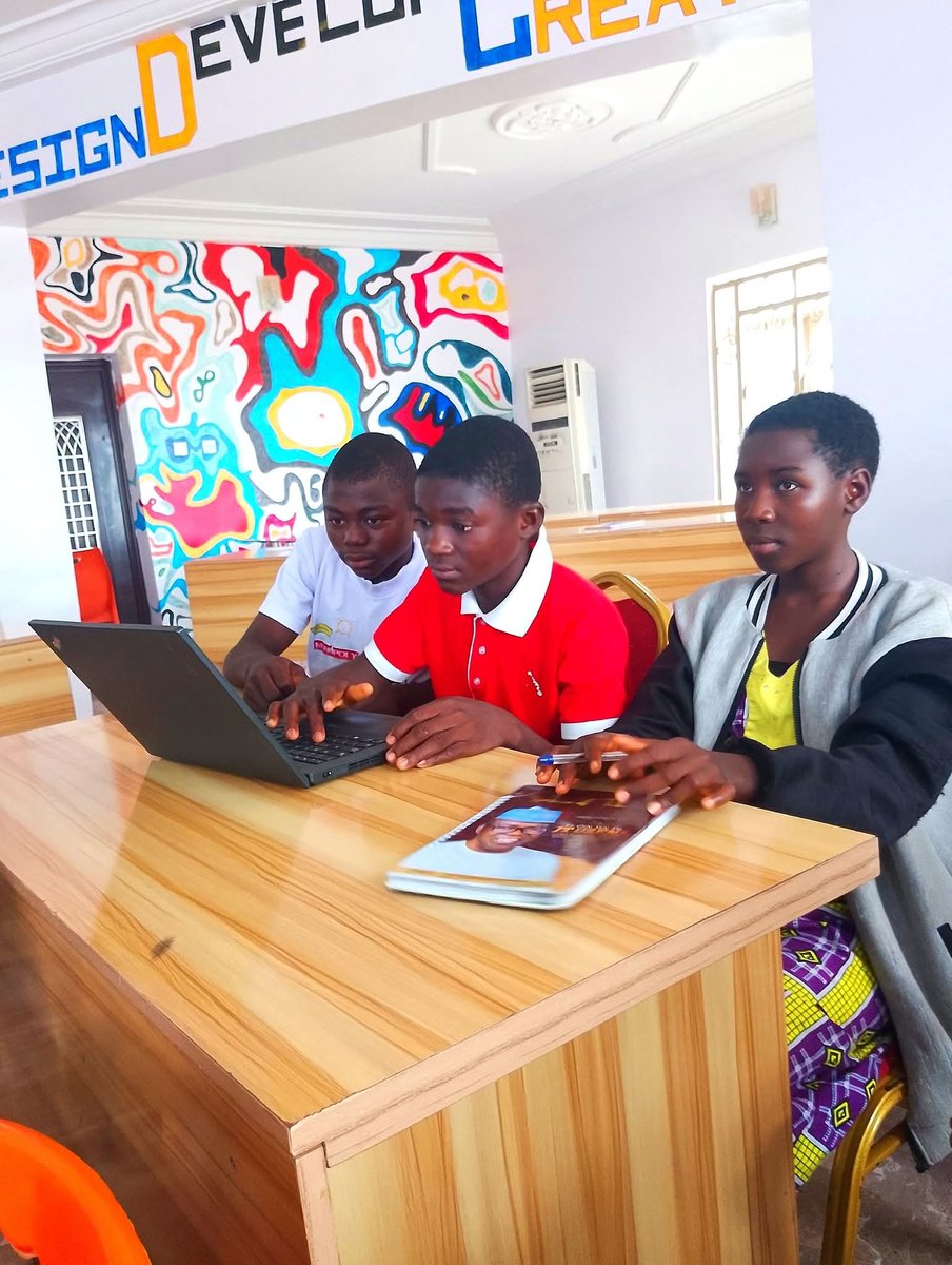 Princeponfa's tweet image. The @LangtangIHub Day 2: Rural Kids Digital skills program.
Preparing rural kids for the fourth Industrial Revolution.
For God and Humanity...
#LangtangInnovationHub