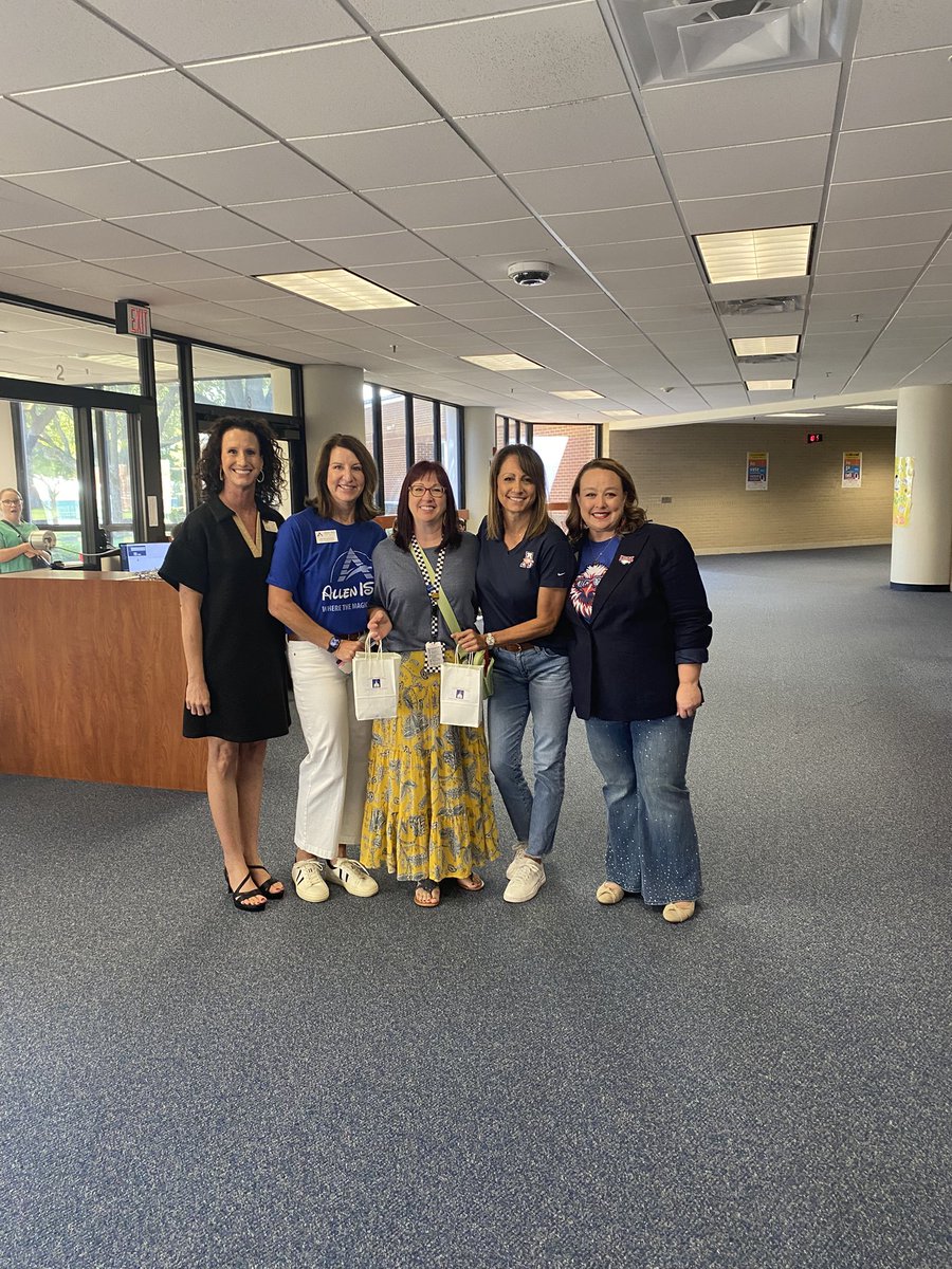 It was a great morning celebrating our amazing staff with the Superintendent’s snack cart! Thank you, Dr. Bullock, board and cabinet for stopping by! <a href="/curtiscougars/">Curtis Middle School</a>