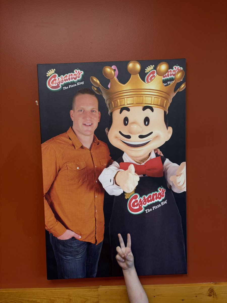 jsamsyadig's tweet photo. @PatMcAfeeShow check who I found with the pizza king @OfficialAJHawk https://t.co/OUDf9ia4n2