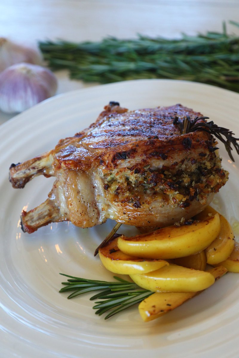 🍂🔥 Apple harvest season is here. Perfect time to fire up Stuffed Double-Cut Wild Boar Chops with roasted apples. Bold, earthy, sweet — fall cooking at its best.
#OutdoorsChef #WildBoar #AppleSeason