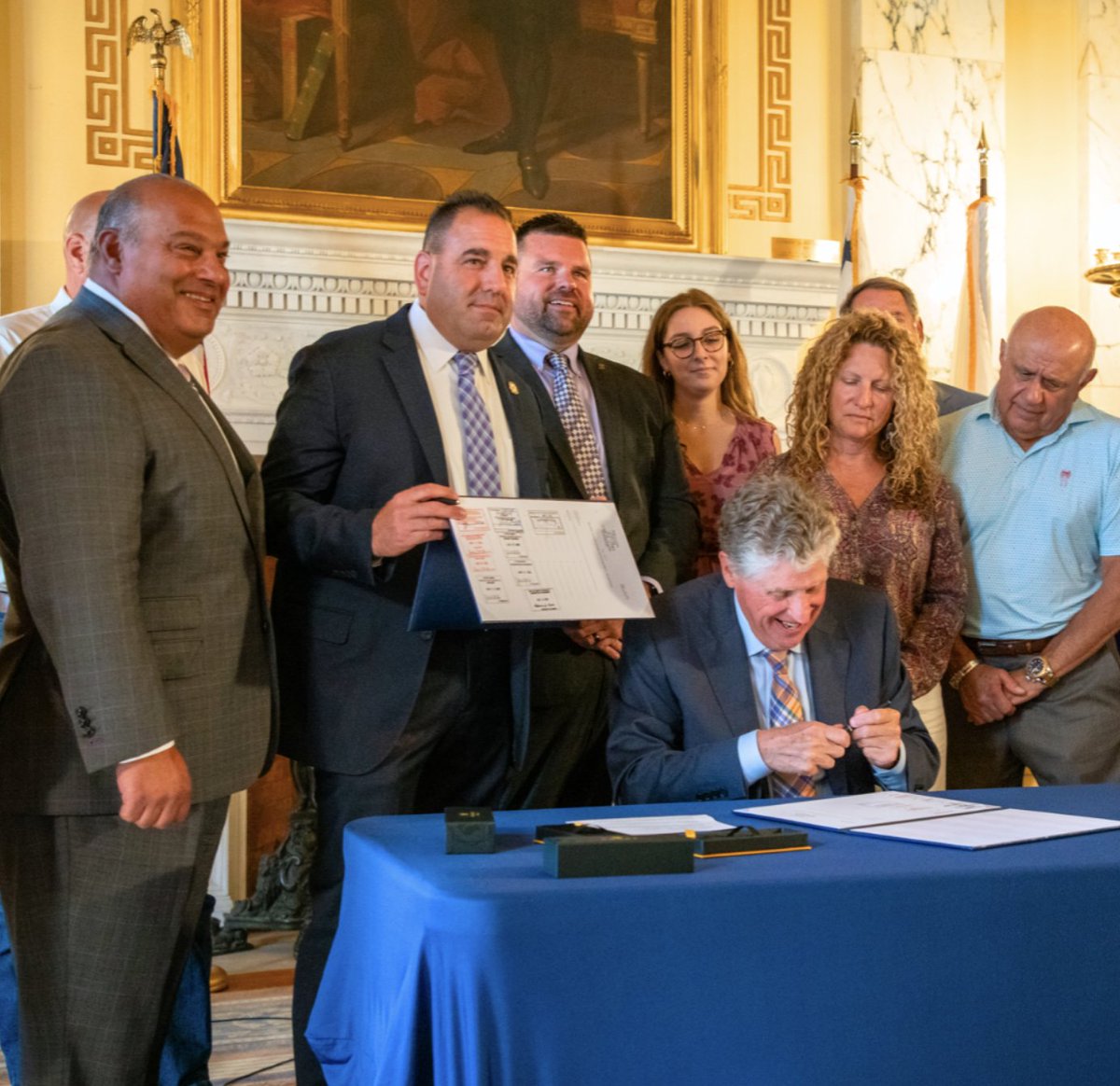 CPNRI's tweet photo. 📸 @GovDanMcKee has signed the Purple Alert bill! 🟣

The new system will help locate missing people with disabilities. RI Is now the 6th state to create this life-saving alert.

Thank you to our lawmakers for making this happen! 👏 https://t.co/haI0zQYKpu