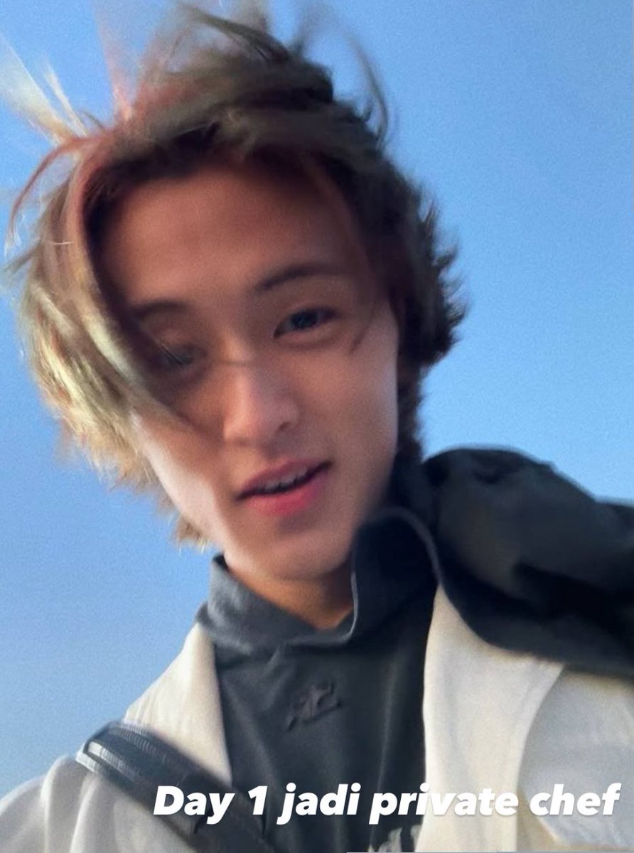 luxzurry's tweet photo. Day 1 jadi private chef 

— a markhyuck few tweets au https://t.co/AQAMHKjpFR