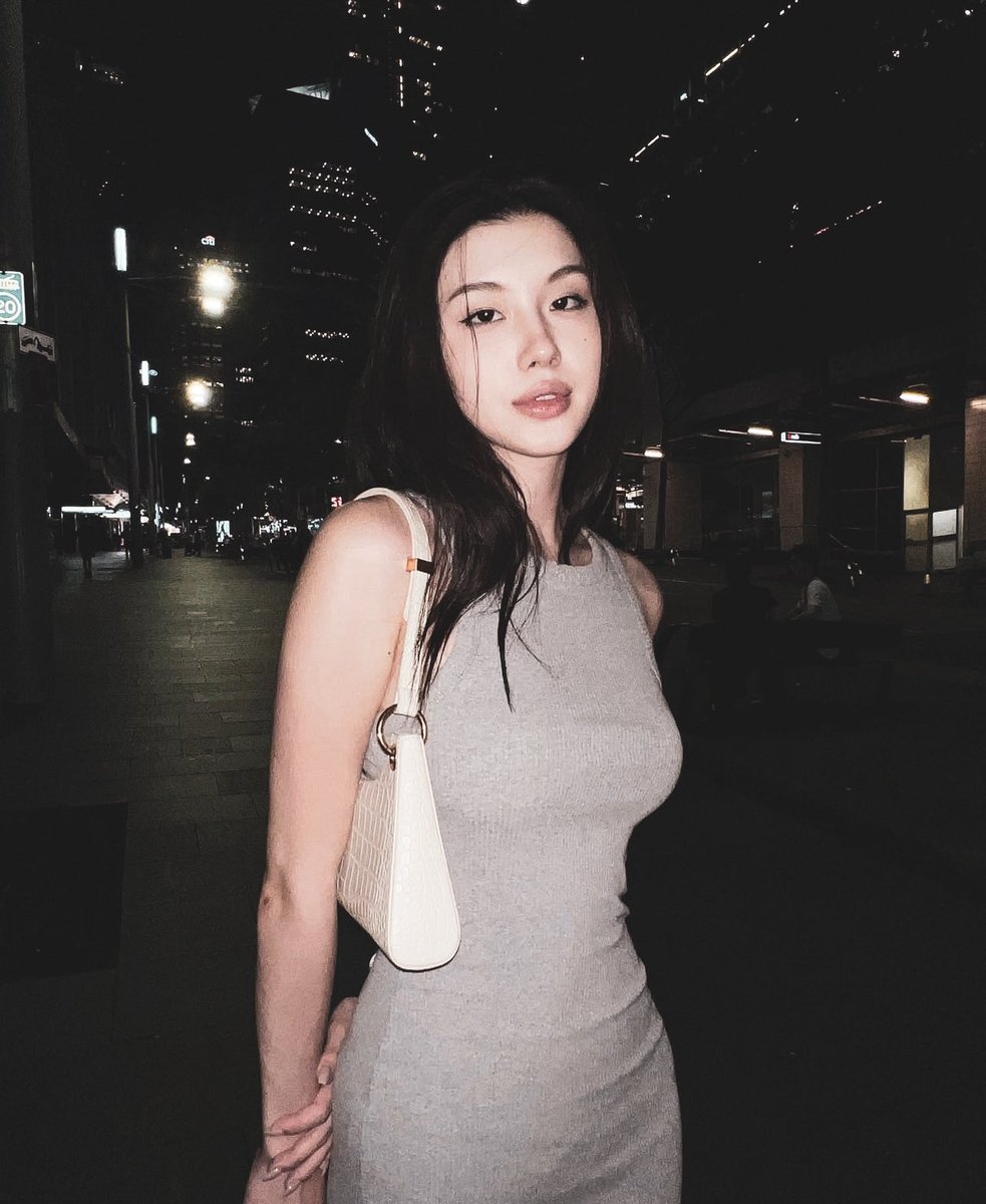 florensoul's tweet photo. night vibes and city lights. https://t.co/80rvYa4kwm