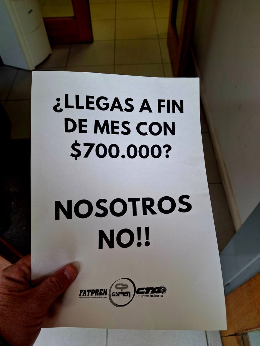 leoguevara80's tweet photo. #Asamblea en Radio Mitre porque nuestro sueldo no alcanza y porque en nuestro laburo somos los que contamos la situación económica ⛔ las empresas de comunicación de Córdoba siguen sin ofrecer NADA en una paritaria empantanada en el Ministerio de Trabajo @Cispren https://t.co/3tvRrBpzXD