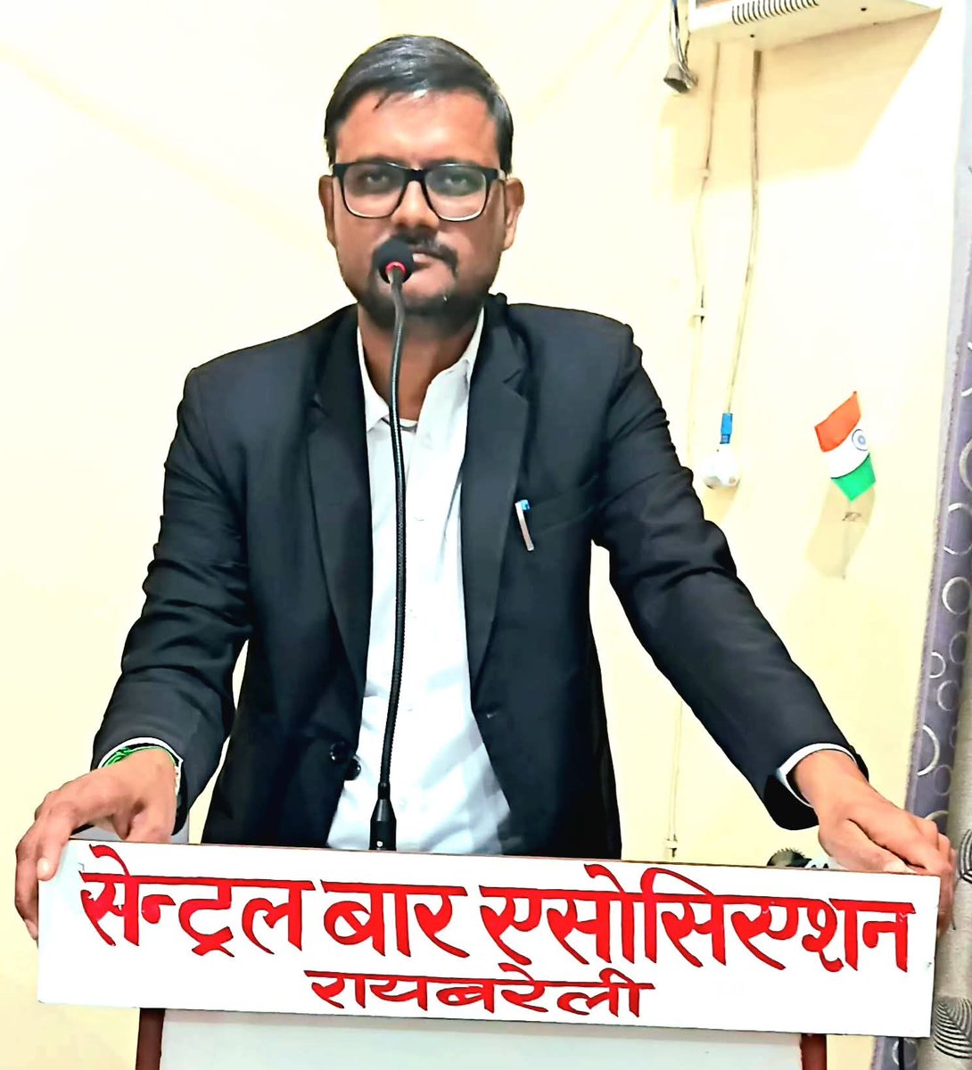 thethakurforce's tweet photo. 𝗨𝗻𝘀𝘂𝗻𝗴 𝗛𝗲𝗿𝗼𝗲𝘀 𝗼𝗳 𝗢𝘂𝗿 𝗖𝗼𝗺𝗺𝘂𝗻𝗶𝘁𝘆

Episode 7

आप एडवोकेट 
@_ImGOVIND
  गोविंद सिंह चौहान जी हैं, आप रायबरेली उत्तर प्रदेश के रहने वाले हैं। आप वर्तमान में रायबरेली सेंट्रल बार एसोसिएशन के संयुक्त मंत्री के पद पर आसीन हैं, आपका राजनीतिक रूप से समाजवादी पार्टी से जुड़ाव है, समाज के लिए आप हमेशा समर्पित रहते हैं चाहे वह सोशल मीडिया पर हो या धरातल पर खड़े रहने की बात हो, अपने अपने क्षेत्र में हमारे पूर्वज आदरणीय गौतम बुद्ध जी के नाम से एक ट्रस्ट का गठन किया है, जिस ट्रस्ट का नाम है गौतम बुद्ध विचार मंच, आप गौतम बुद्ध जी की जयंती पर भव्य कार्यक्रम करवाते हैं, इसके अलावा सामाजिक सरोकार के लिए आपकी पंडित चंद्रशेखर आजाद NGO भी चलता है जिसके तहत आप सामाजिक सेवा के काम निरंतर रूप से करते रहते हैं, आपके द्वारा हर रोज 300 लोगों को खाना खिलाने की खबर हर राष्ट्रीय दैनिक अखबारों में छाई हुई थी, इसके अलावा आप राणा बेनी माधव सिंह जी संघर्ष समिति के भी आप अहम सदस्यों में से एक हैं। आप बेहद संघर्षशील एवं मिलनसार आदमी है।