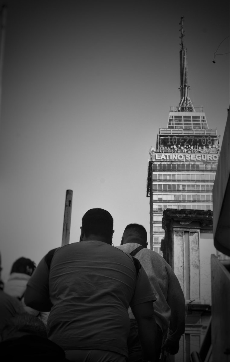 metropolismx's tweet photo. #streetphotography #citystreet #metropolismx https://t.co/Yp4Cs5jXOT