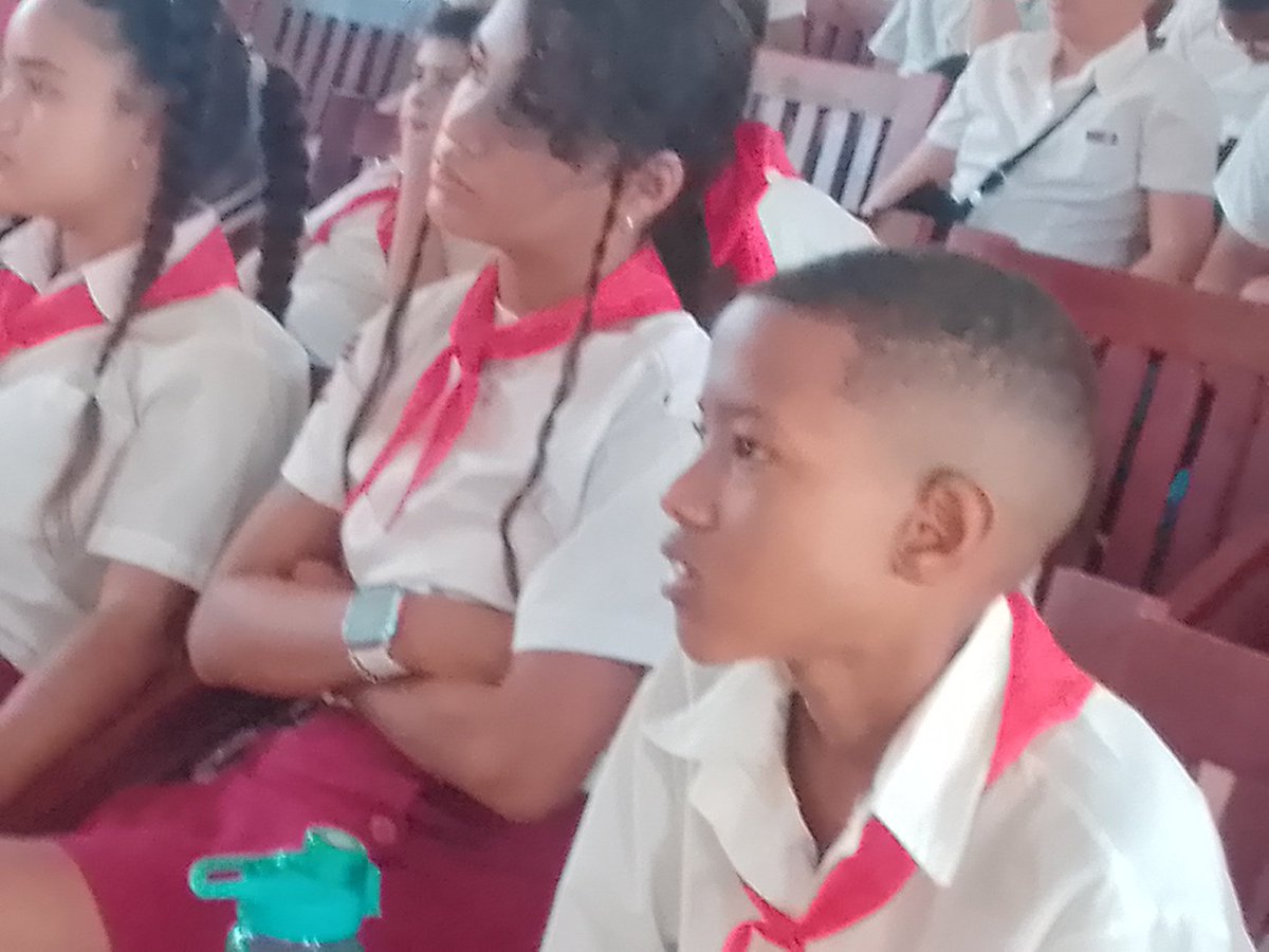 YanetSanchezDi1's tweet photo. Desde la TRIBUNA ANTIMPERIALISTA, hoy a 80 años de la entrada de Fidel a la Universidad de la Habana, el Centro Fidel Castro presentan la visita virtual de tan sagrado lugar a niños y adolescentes.@DiazCanelB ,@DirectEducaHab ,@IzquierdoAlons1 ,@YanetHzP ,@gobhabana,@mora_aly https://t.co/wImgGlbrsc
