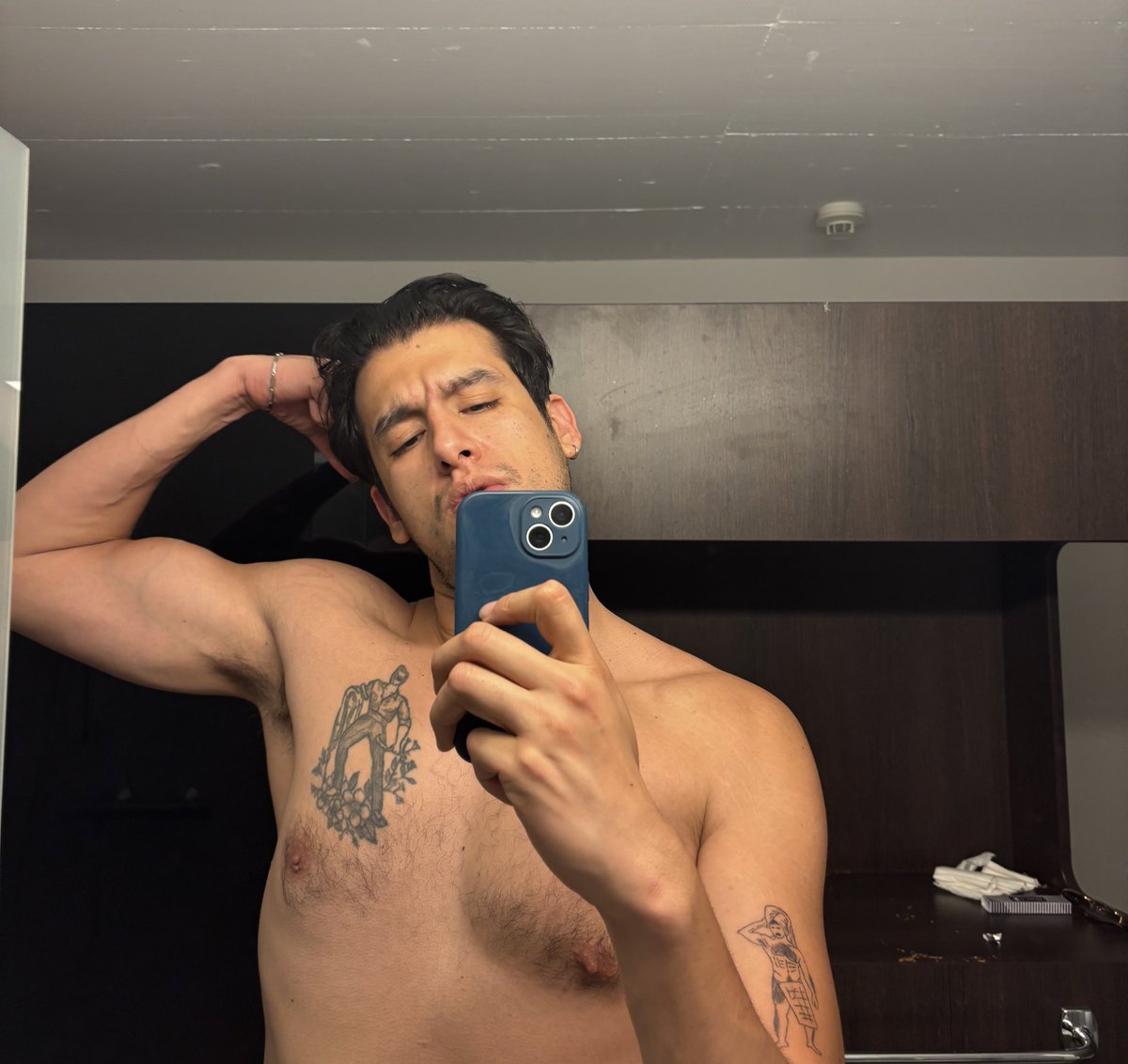 condenadx's tweet photo. Happy biceptember (for the very first time) https://t.co/TS7tLo5ISD