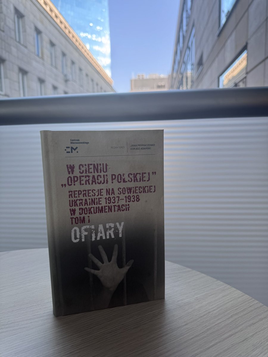 LukaszAdamskiPL's tweet photo. Właśnie dostałem z drukarni. Historie ofiar “Operacji Polskiej”NKWD, przedstawione tak, jak wyłaniają się z akt śledczych NKWD sowieckiej Ukrainy. 

Wszystko wydane przez Centrum Mieroszewskiego jako edycja źródeł pod redakcją Jany Prymaczenko @YPrymachenko i moją. 

Za kilka miesięcy wyjdzie tom drugi przedstawiający historie katów.